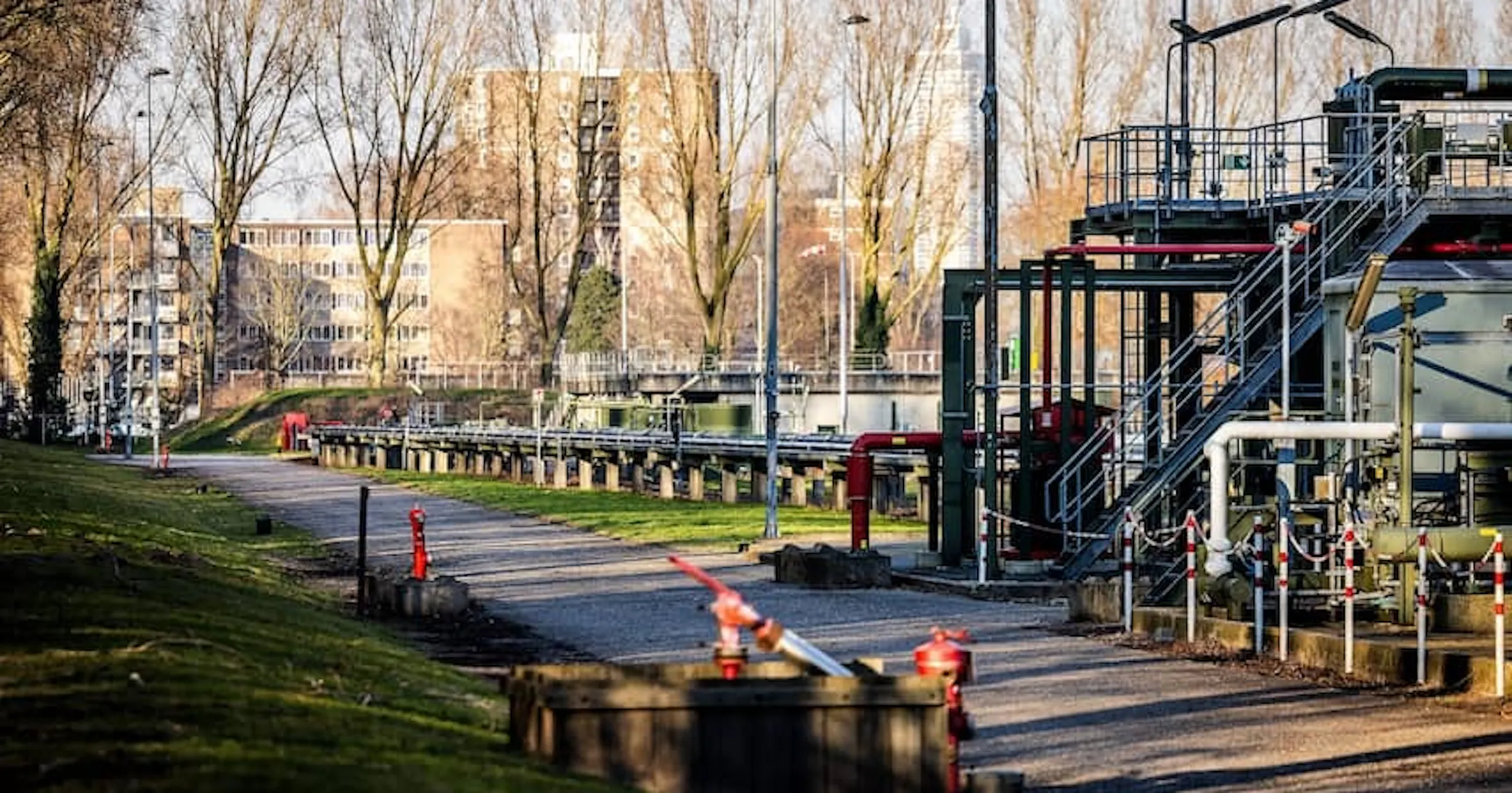Oliewinning Onder Rotterdam Mag Doorgaan Ondanks Protest Van Bewoners oliewinning-onder-rotterdam-mag-doorgaan-ondanks-protest-van-bewoners