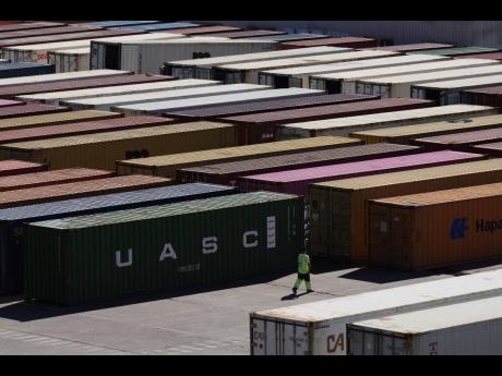 US and global economic outlook deteriorates in Trump trade war