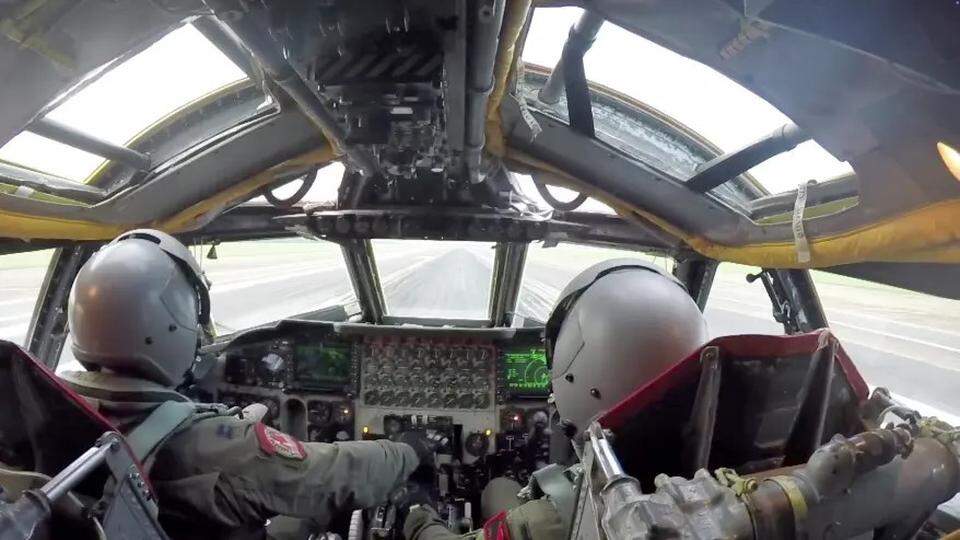 Bemanning B-2 Stealth bommenwerper ontbreekt het aan niets, image size:2400x1260