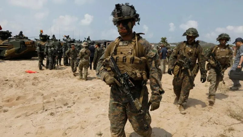 More US Marines and warships to be moved to Middle East