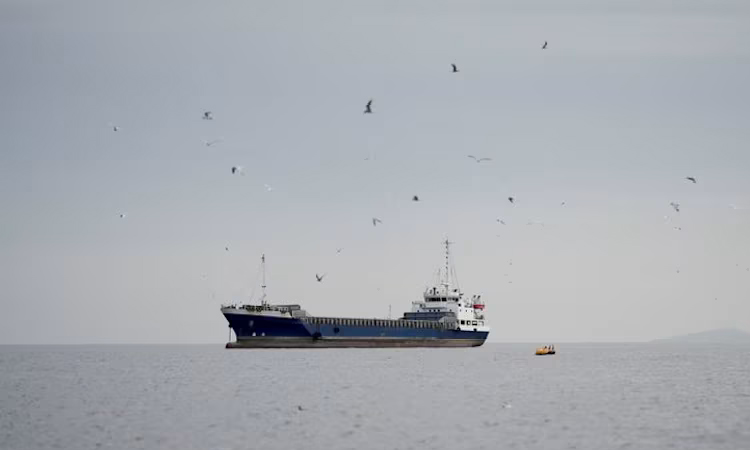 Ships exit Gulf from Iran despite US blockade