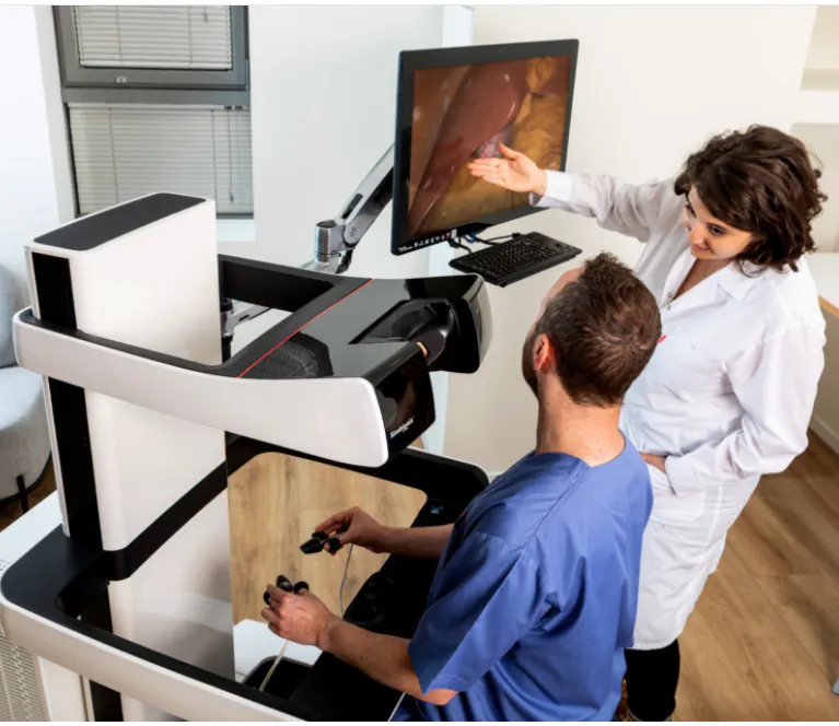 Utbildning med Surgical Sciences utrustning.