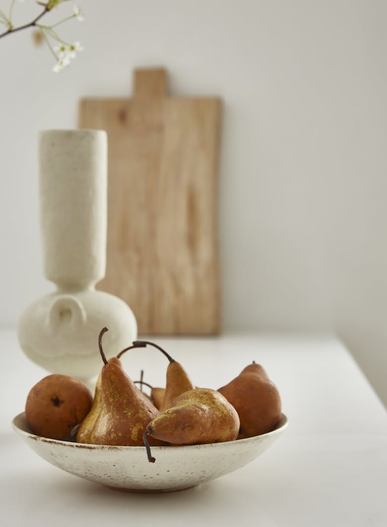Tina-Ramchandani-Interior-Design-Stone-Ridge-Kitchen-Bowl-of-Pears-Near-Cutting-Board