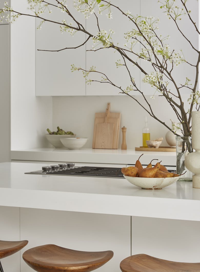 Tina-Ramchandani-Interior-Design-Stone-Ridge-Kitchen-Kitchen-Island-with-Stove