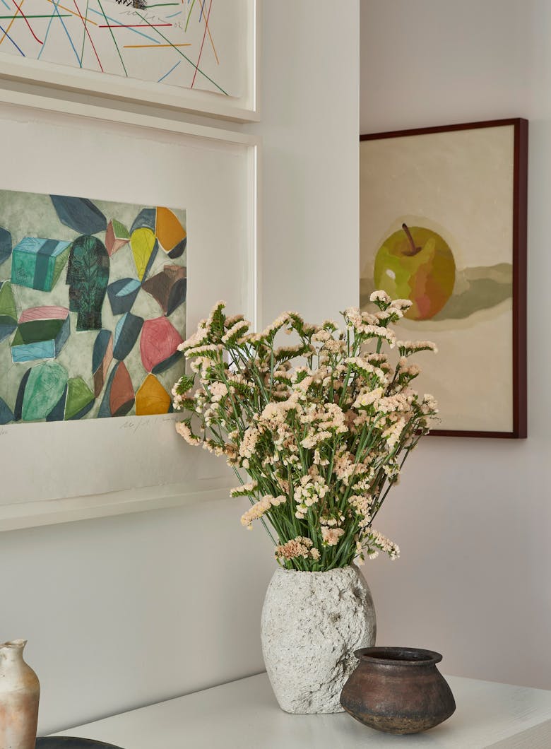 Tina-Ramchandani-Interior-Design-90-Morton-Flowers-In-Vase-Detail-Shot