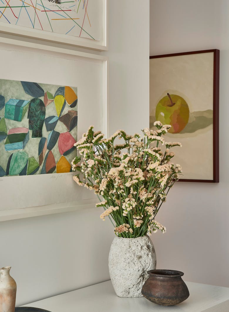 Tina-Ramchandani-Interior-Design-West- Village -Flowers-In-Vase-Detail-Shot