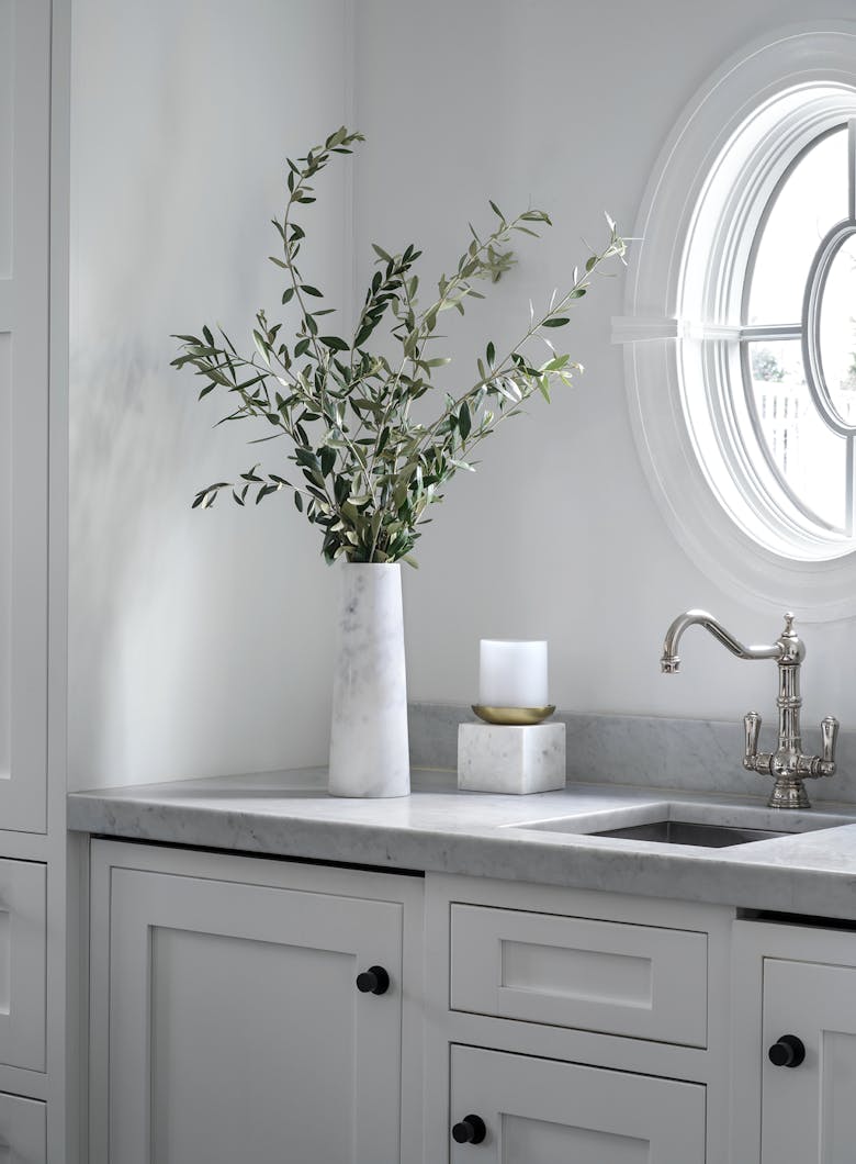Tina-Ramchandani-Interior-Design-Larchmont-Kitchen-Bar-Sink-Oval-Window
