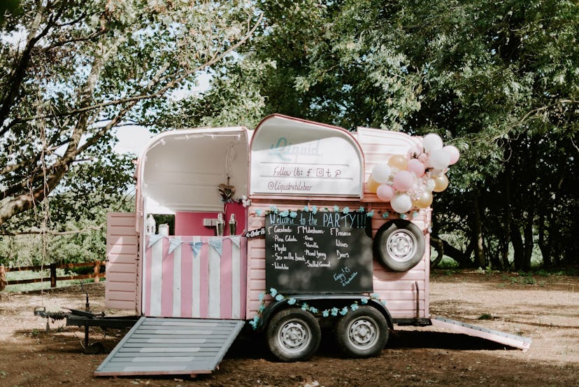 Liquid horsebox bar