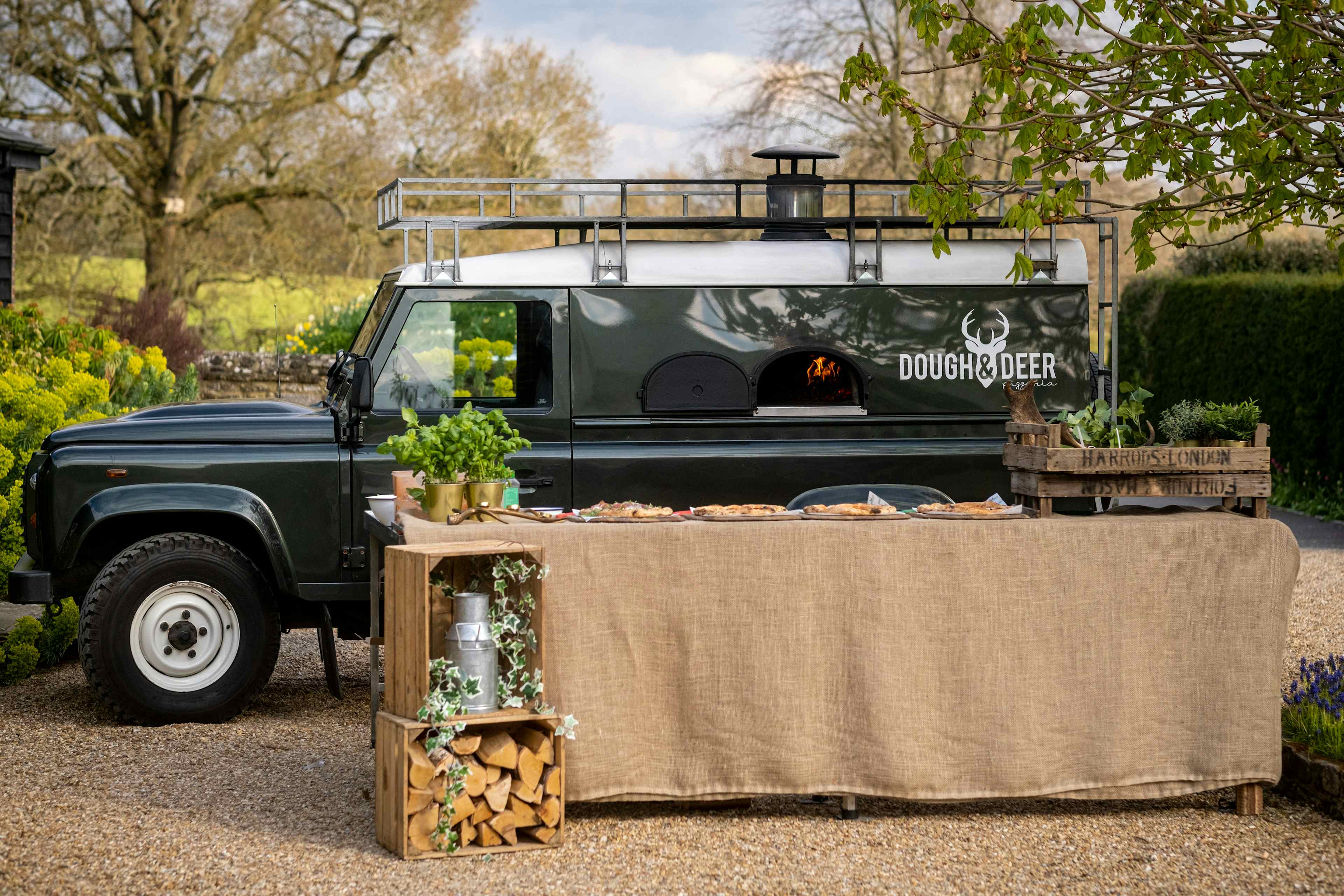 Dough & Deer pizza oven in the Range Rover