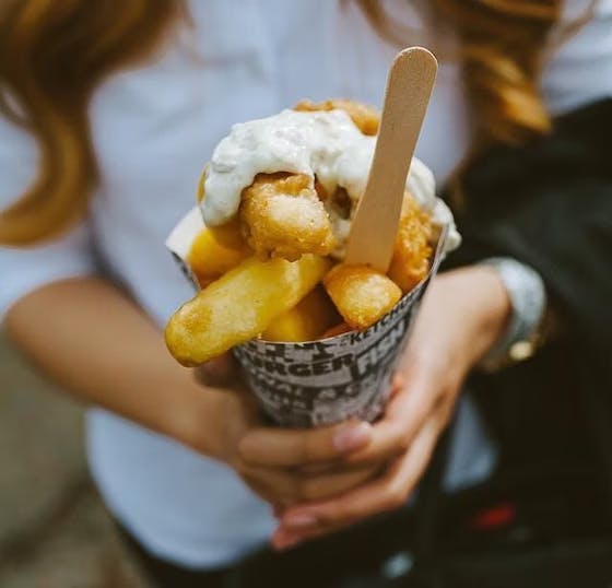 chip cone with tartar sauce