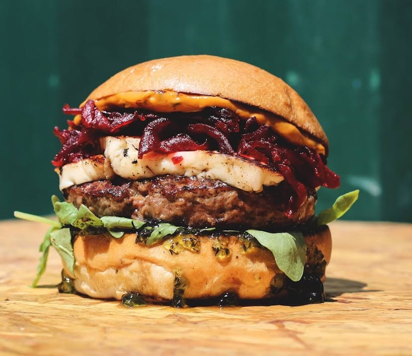 burger with halloumi and red cabbage