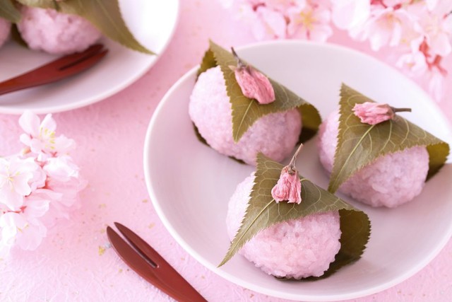 5 Must Try Limited Edition Sakura Desserts | TokyoTreat: Japanese Candy ...