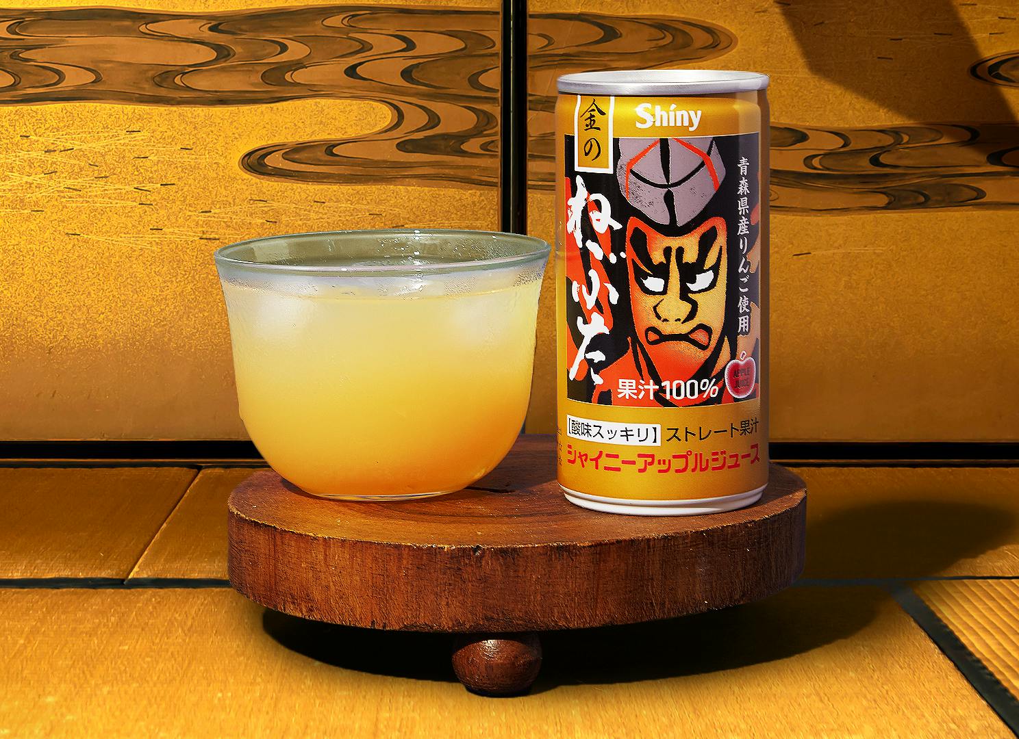 Gold Nebuta Apple Juice sits in a tatami-lined traditional Japanese room.