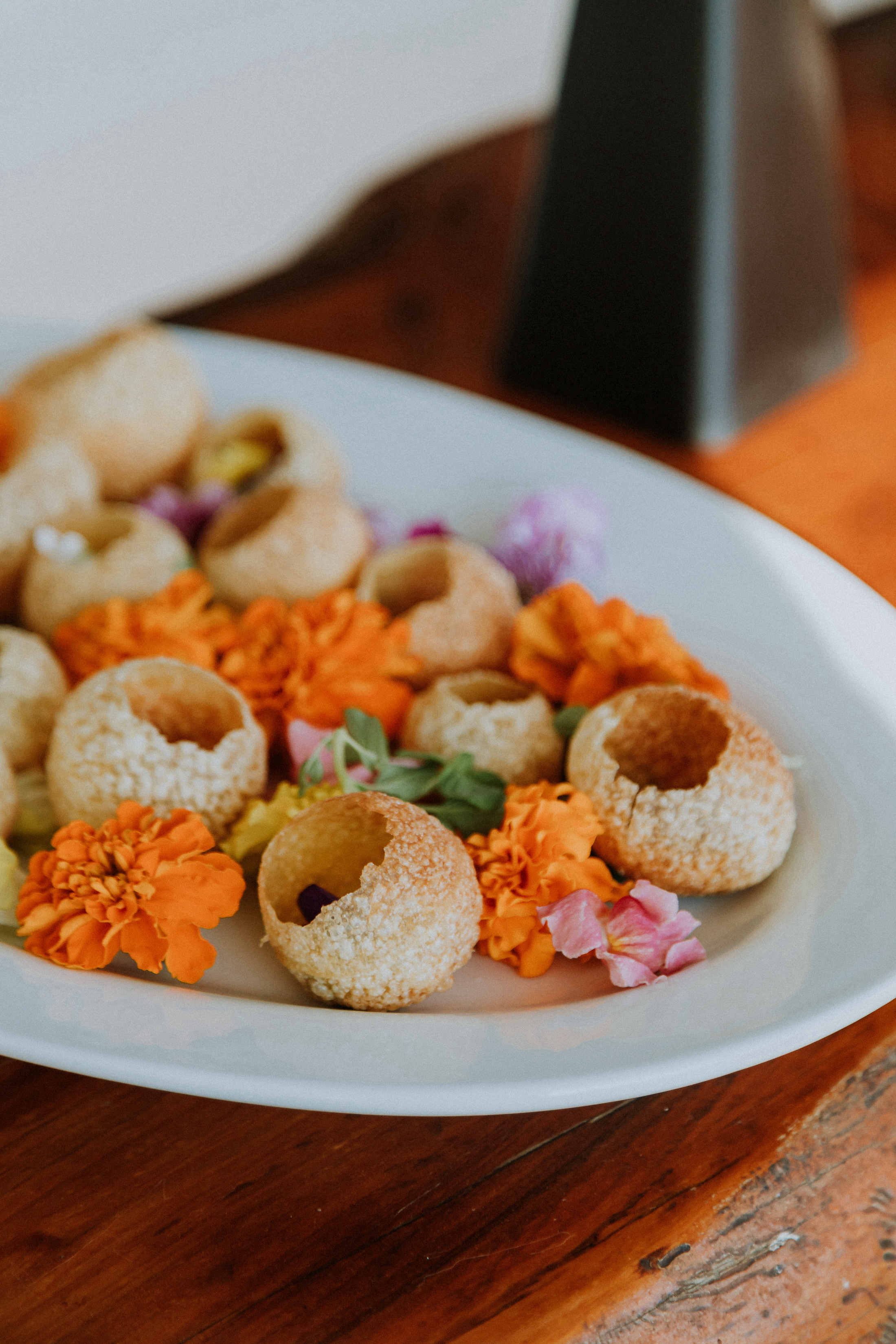 Cocktail hour plated appetizer with decorative flowers. 