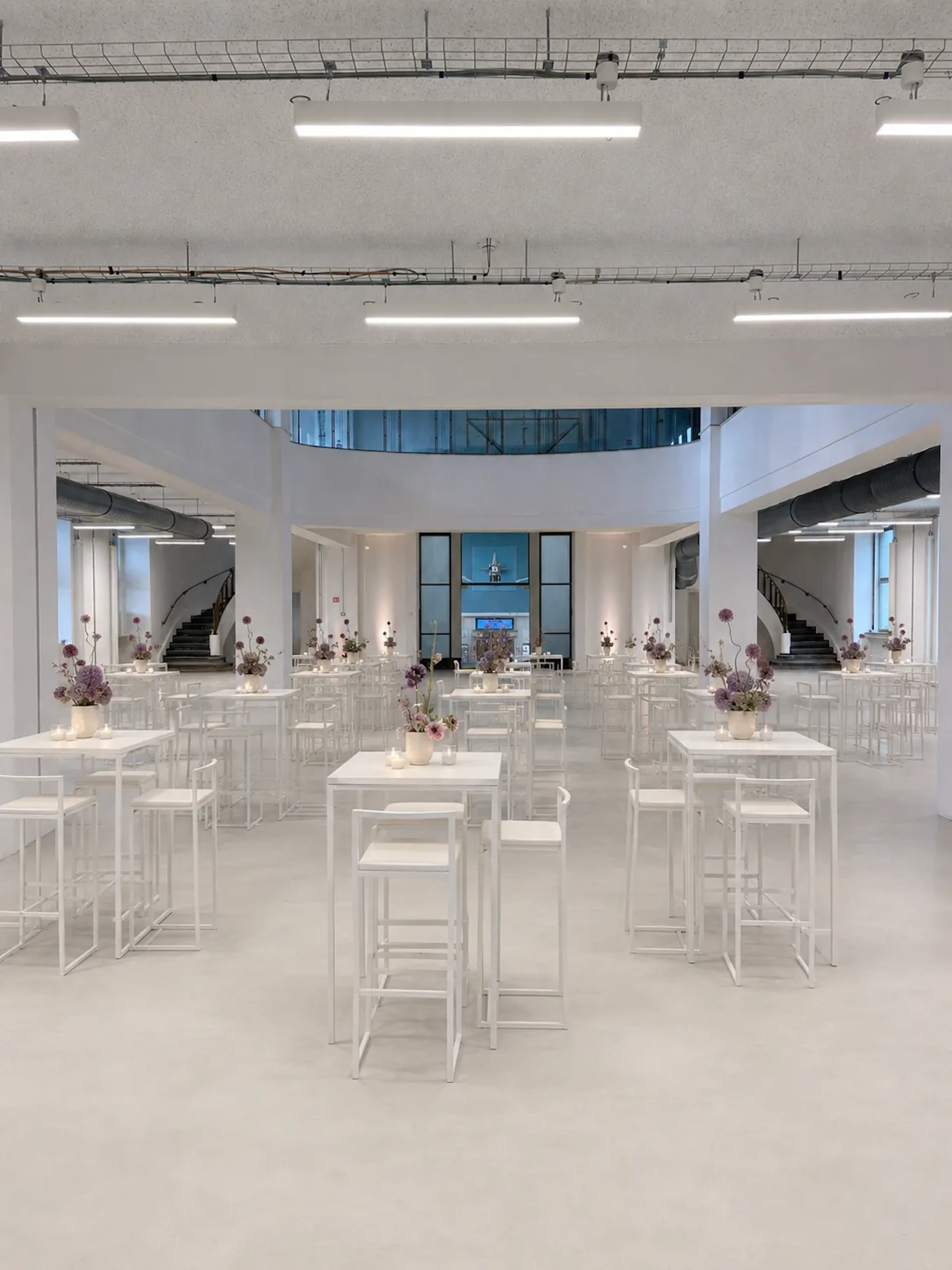Front space networking reception high tables