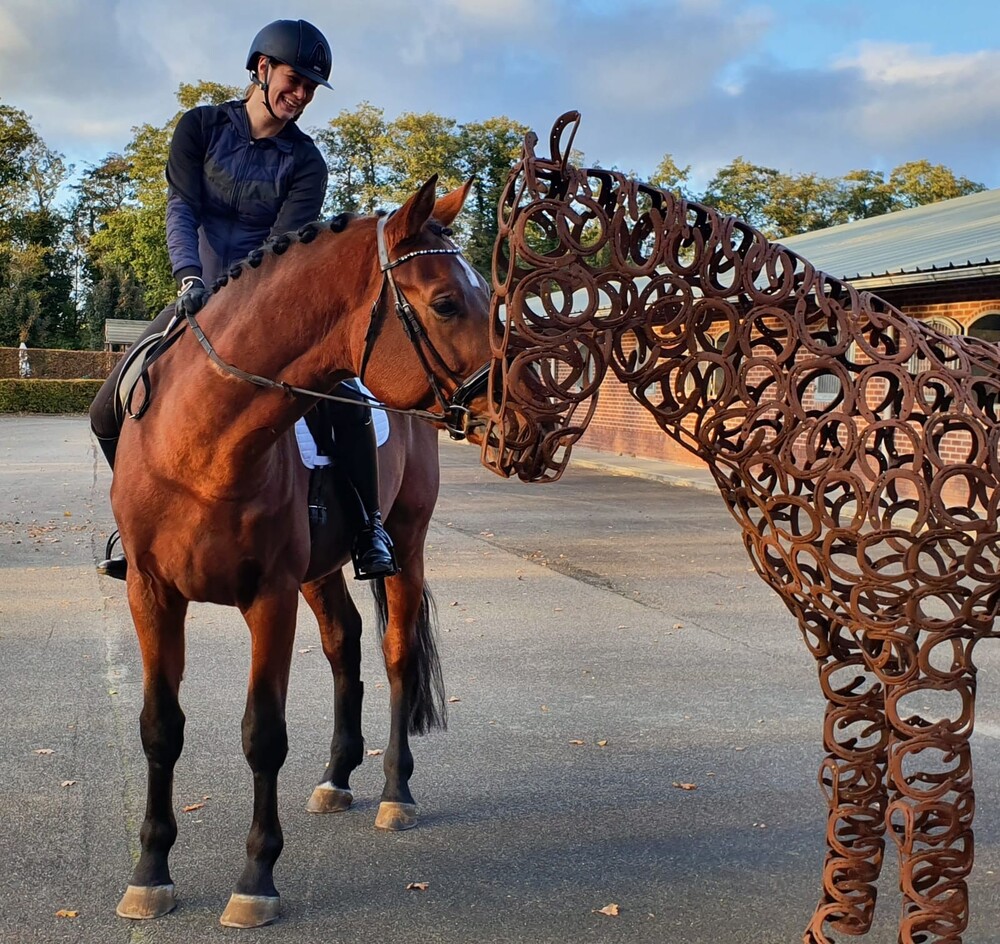 Gwen op paard 