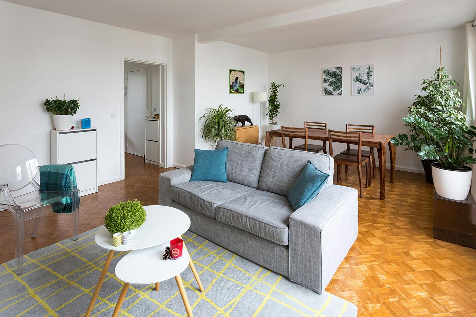 Restauration d'un salon ancien avec parquet damier