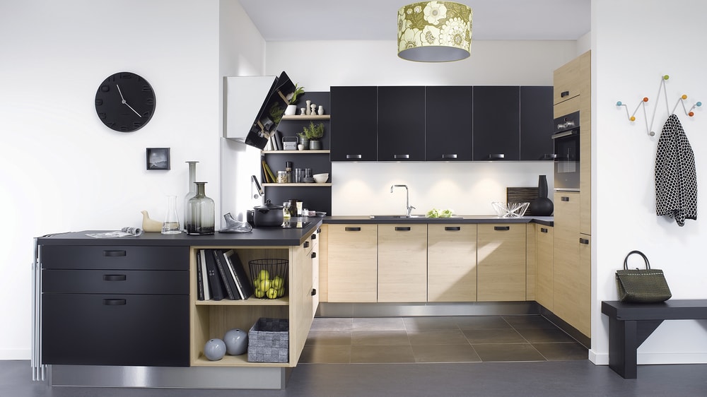 cuisine Cuisinella plan de travail noir