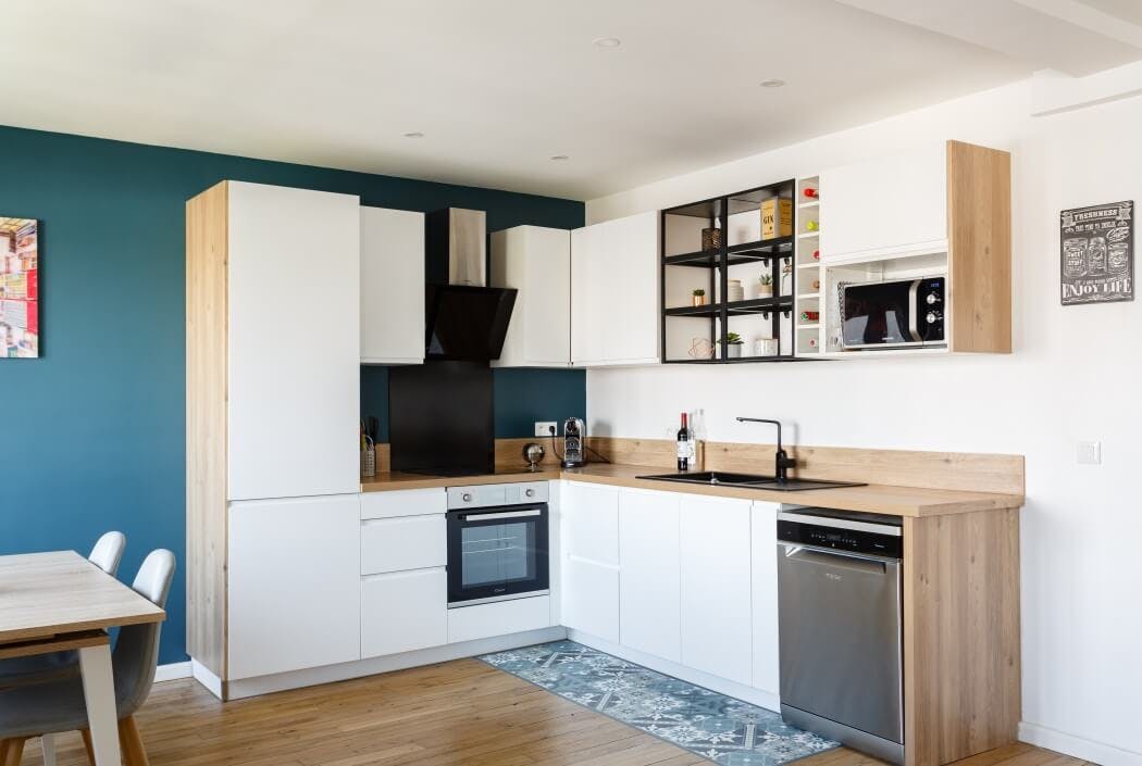 Vue sur la cuisine en L