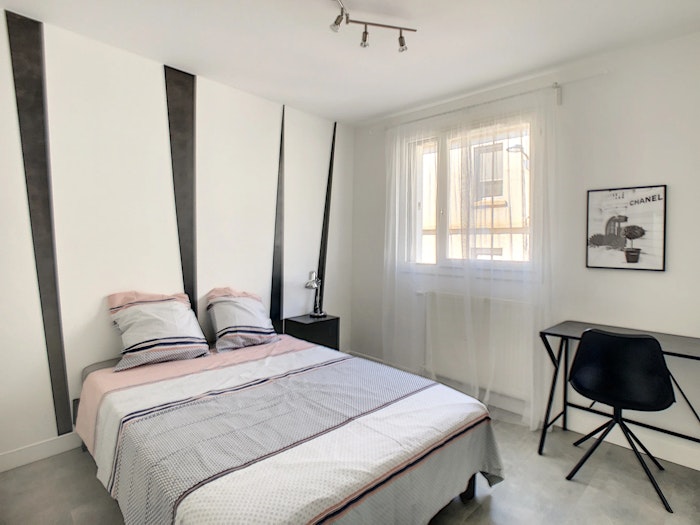 chambre à coucher rénovée