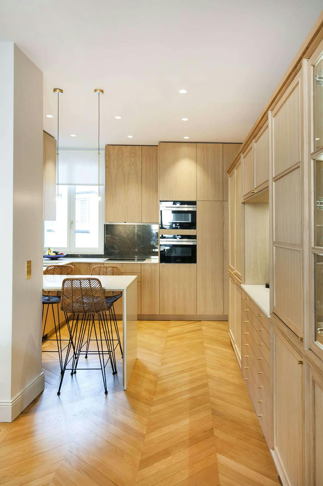 renovation haut de gamme pour la cuisine de cet appartement haussmannien