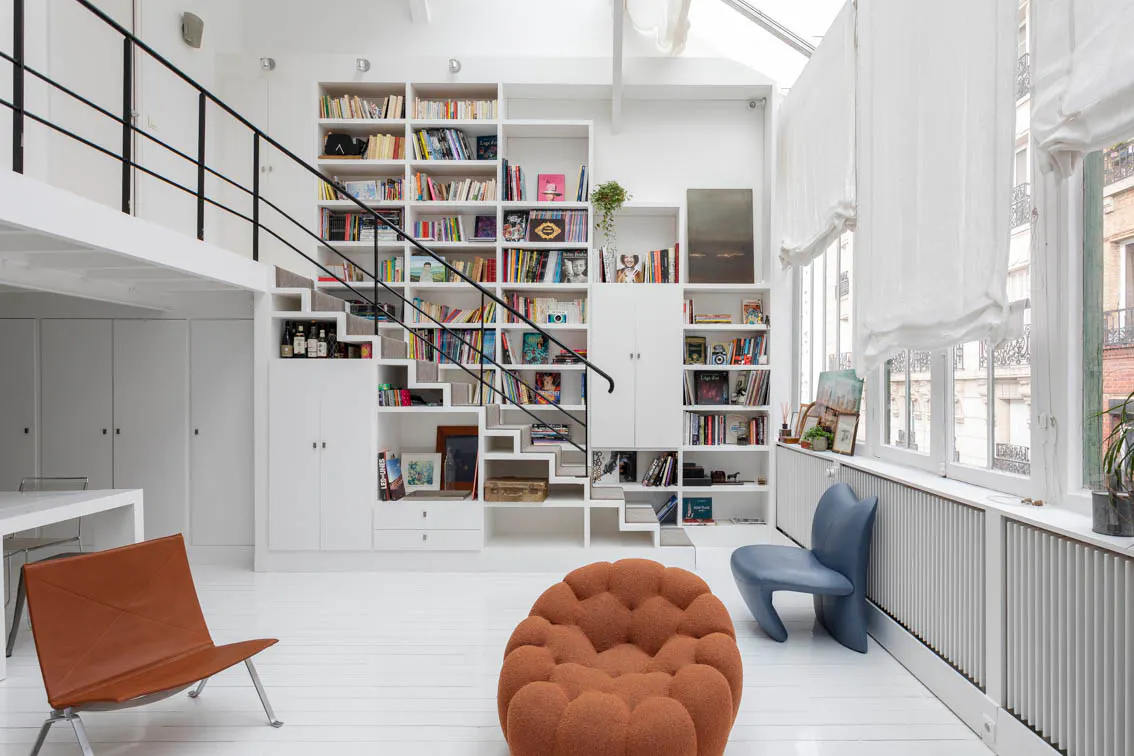 bibliothèque escaliers