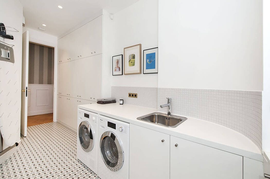 décoration haut de gamme mais sobre et vintage pour cette buanderie