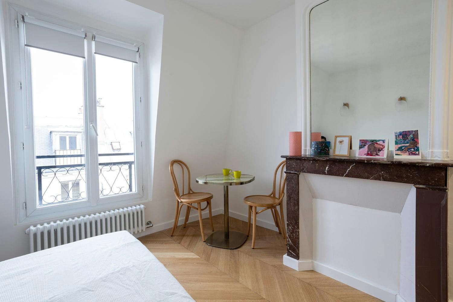 Cheminée - fenêtre Studio de 14 m² - Paris 11