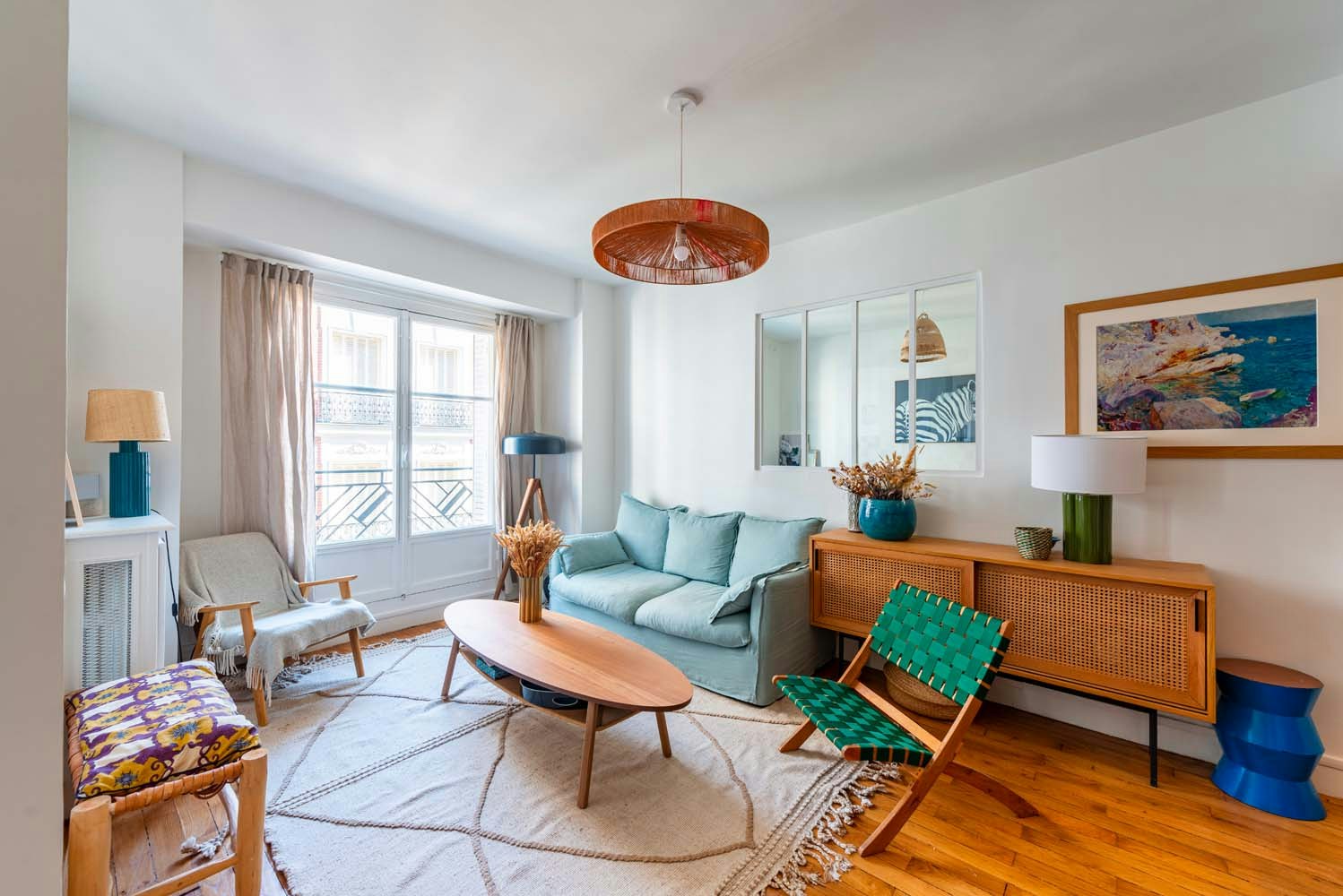 Rénovation appartement 63 m² - séjour avec ambiance colorée x boisée
