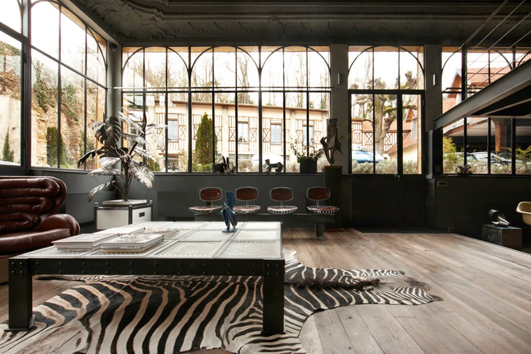 utilisation d'éléments de décoration haut de gamme pour meubler le show-room