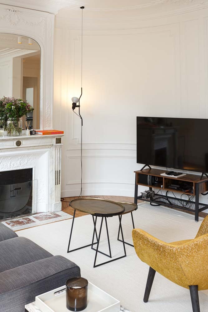 Rénovation appartement 89 m² Paris 15 - séjour cheminée et TV