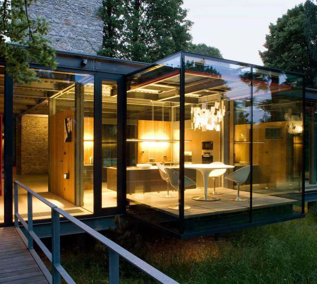 Extension moderne en acier et verre