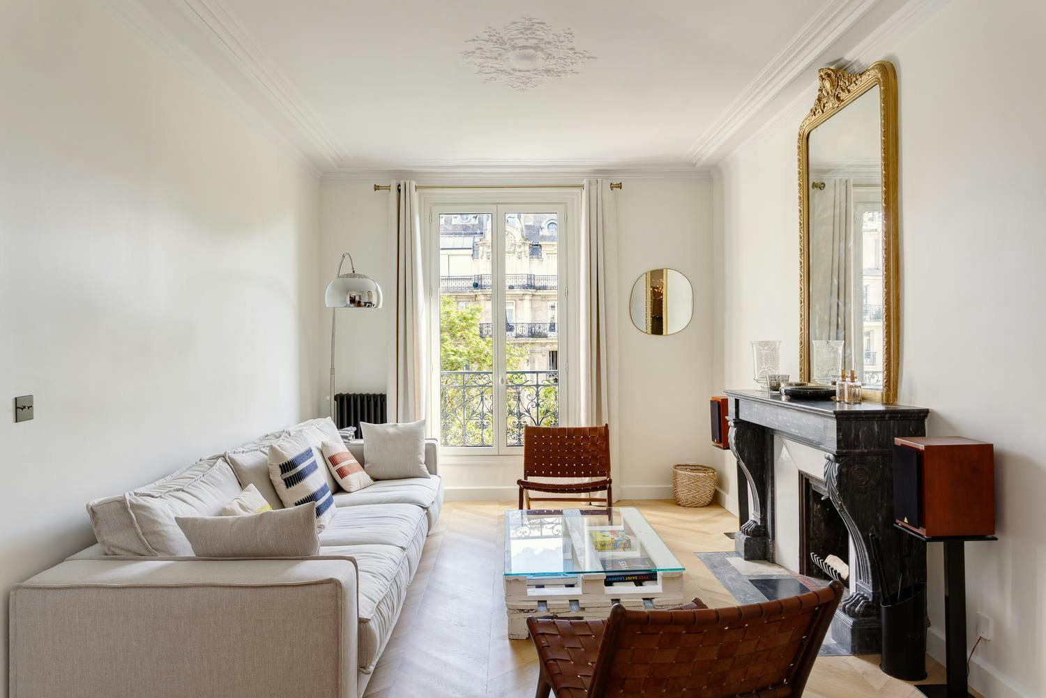 Séjour rénové aux tons clairs