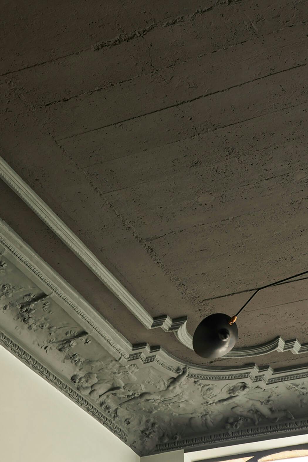 Rénovation en préservant l'authenticité du plafond de la salle de réception