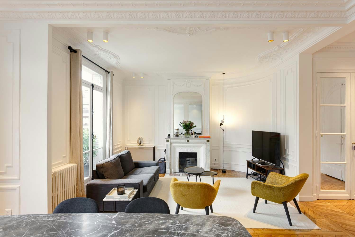 Rénovation appartement 89 m² Paris 15 - séjour vu de la cuisine ouverte