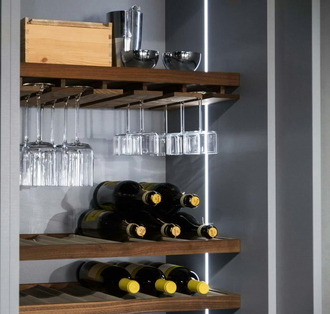 Rangement astucieux dans une cuisine haut de gamme italienne