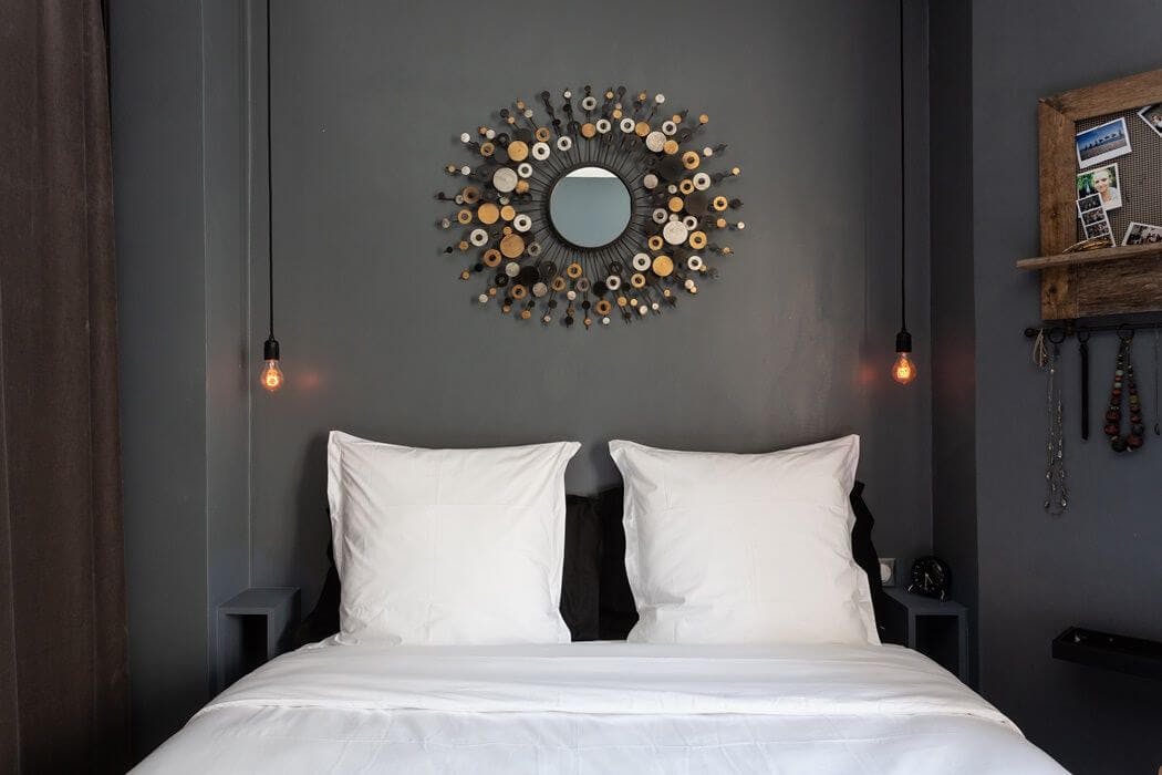 Rénovation de la peinture murale de cette chambre