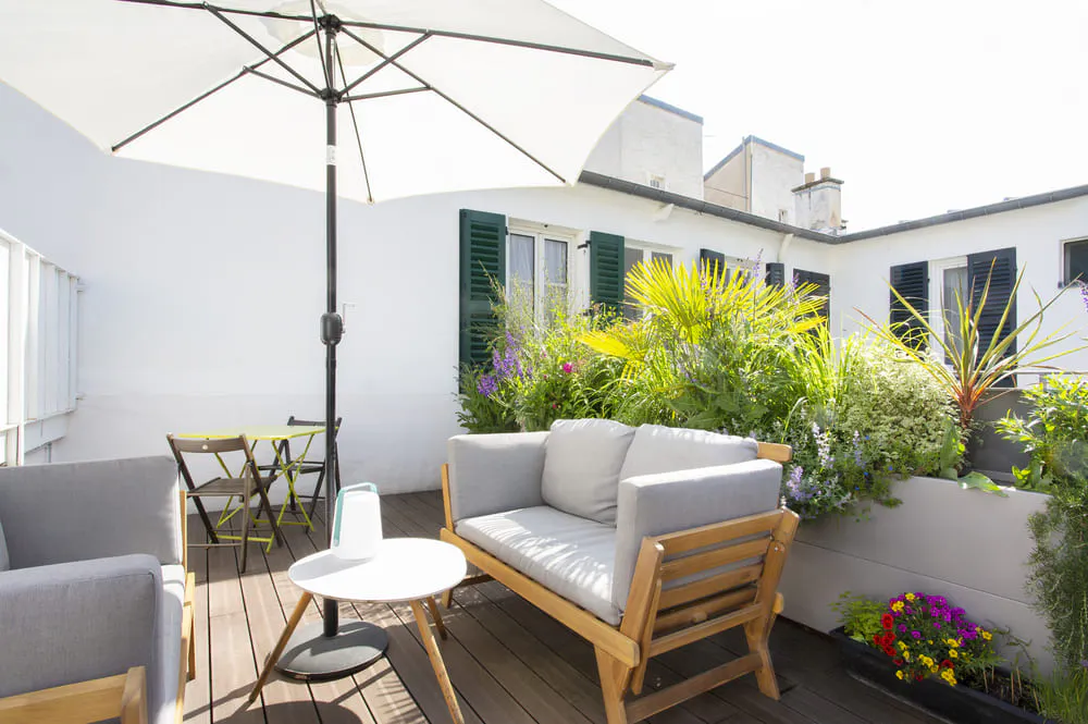 Terrasse rénovée et plantes