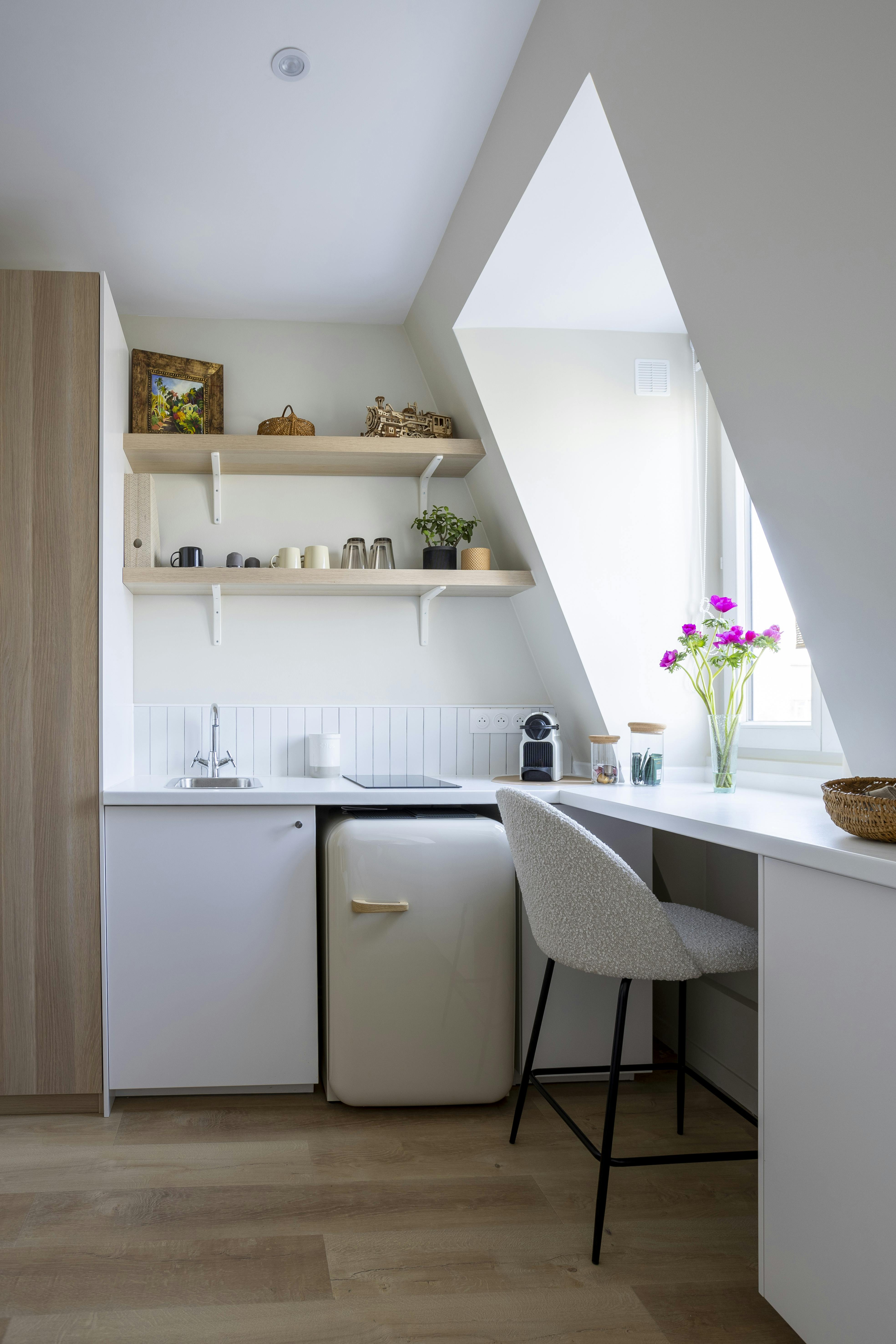 Un espace repas chaleureux et convivial.


