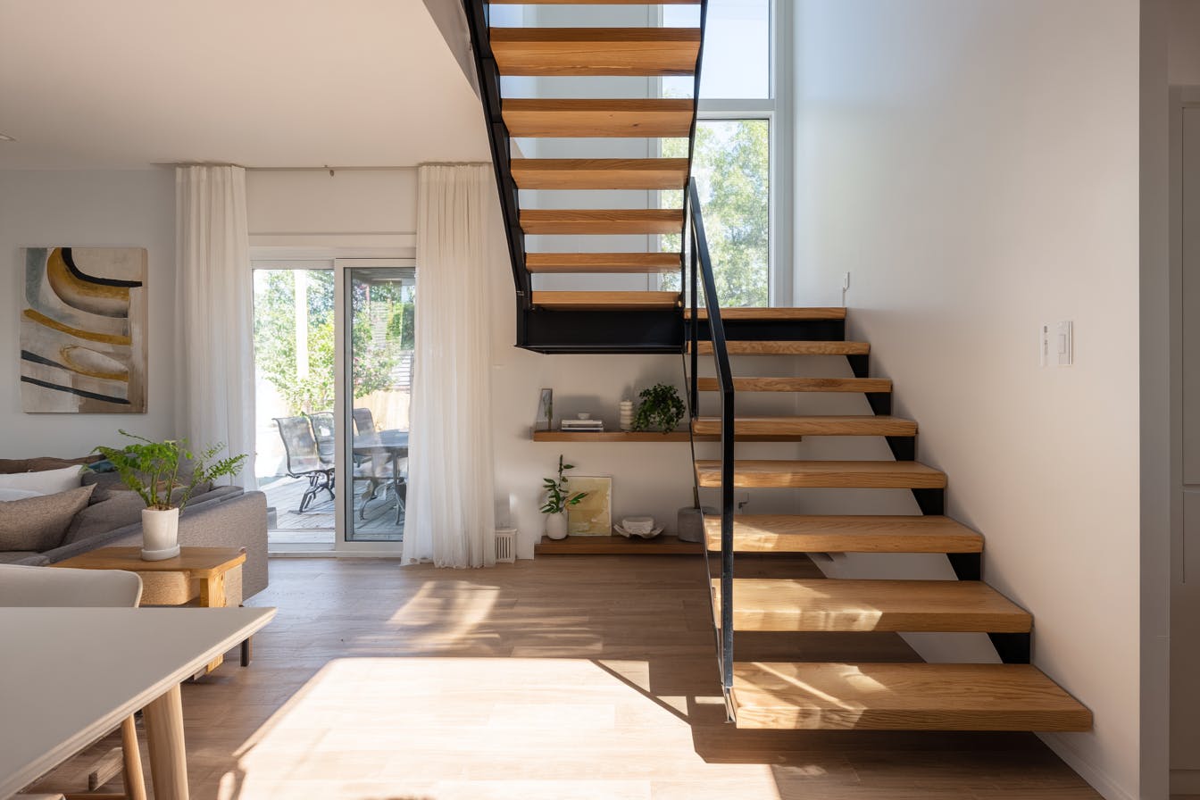 Intérieur avec bel escalier
