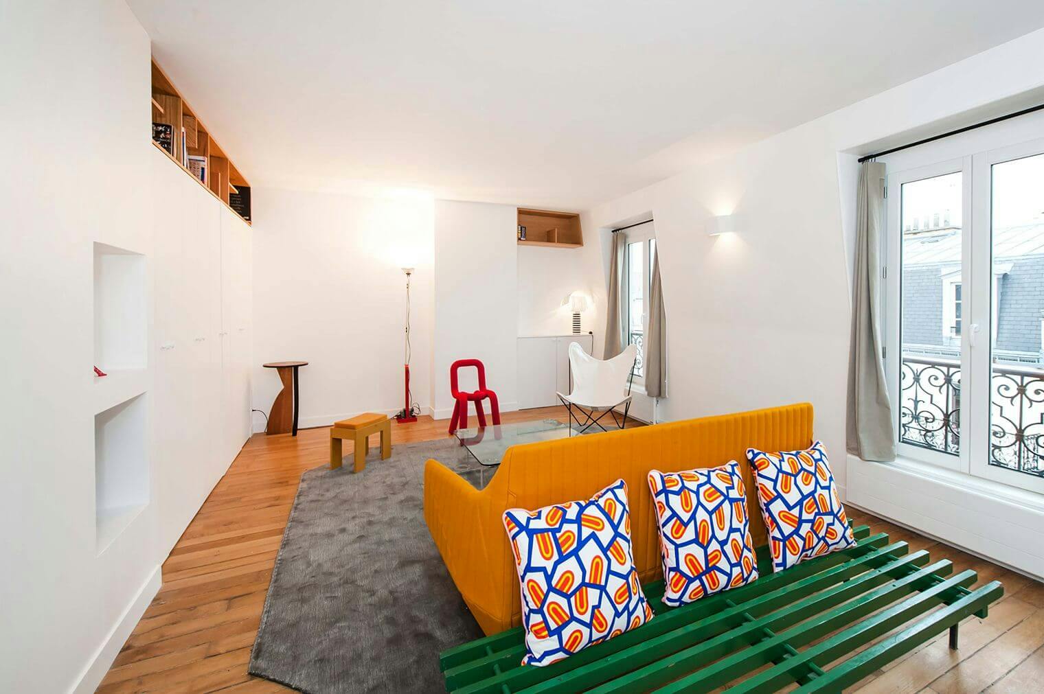 Aménagement rangements sur-mesure dans salon