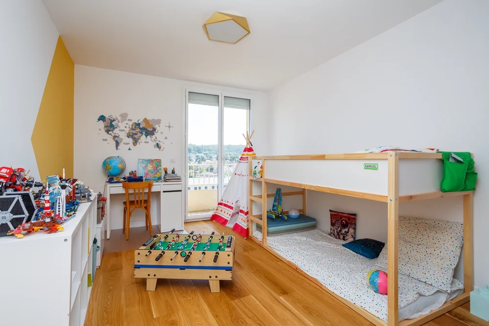 Chambre d'enfant complète moderne décor blanc et bois