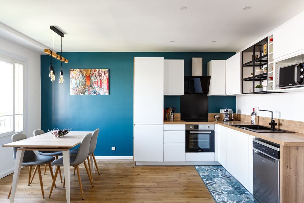 Salle à manger et cuisine rénovées