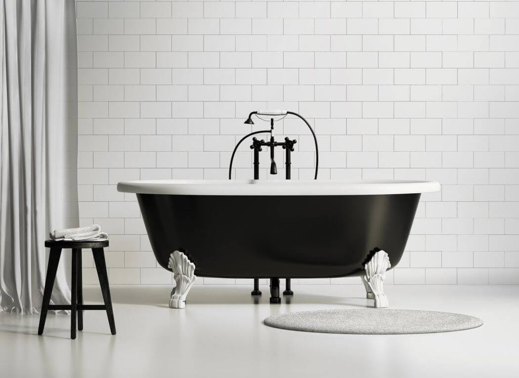 Relooking d'une baignoire pour une déco de salle de bain très chic et contemporaine