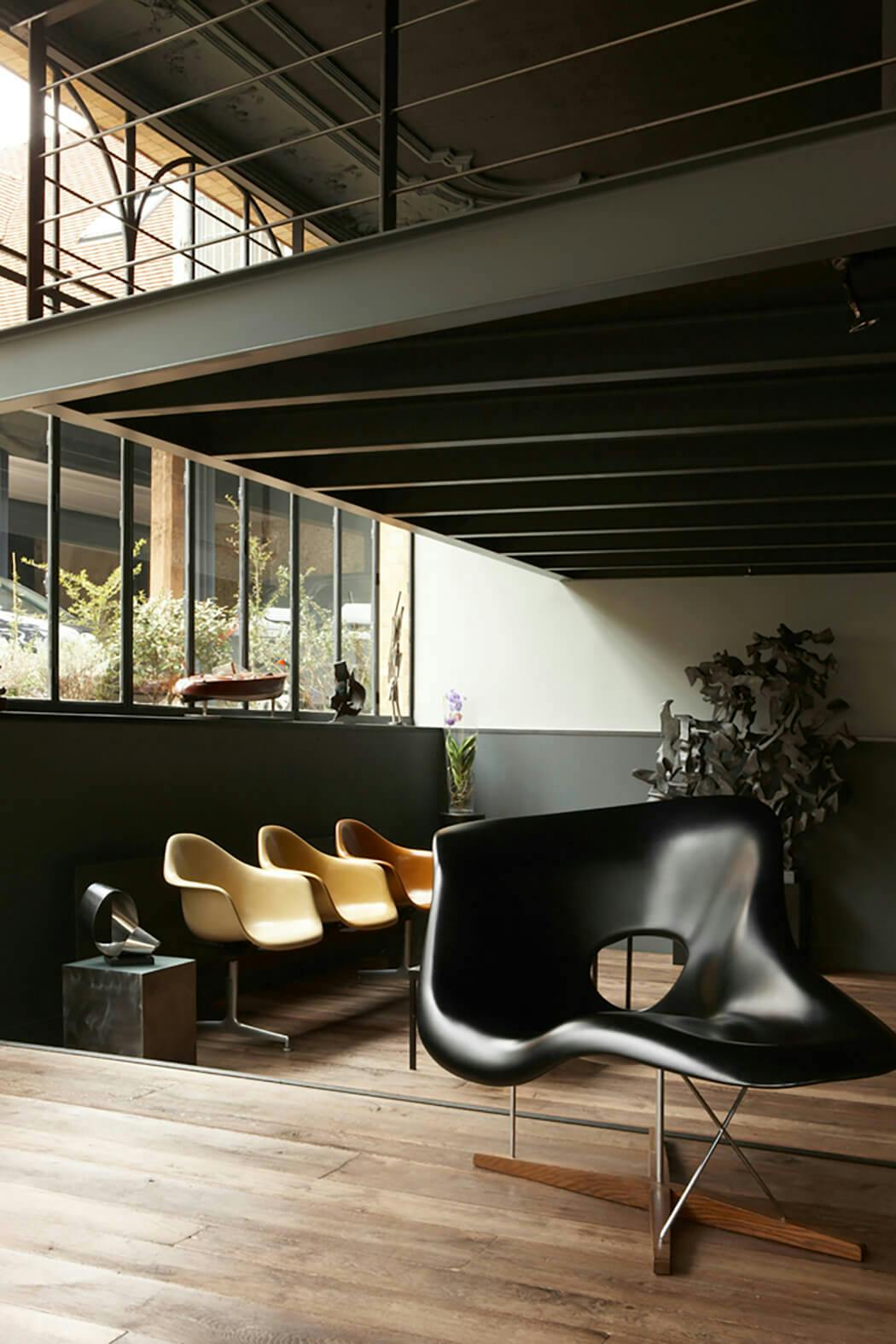 création d'un showroom haut de gamme avec mezzanine typique d'un loft