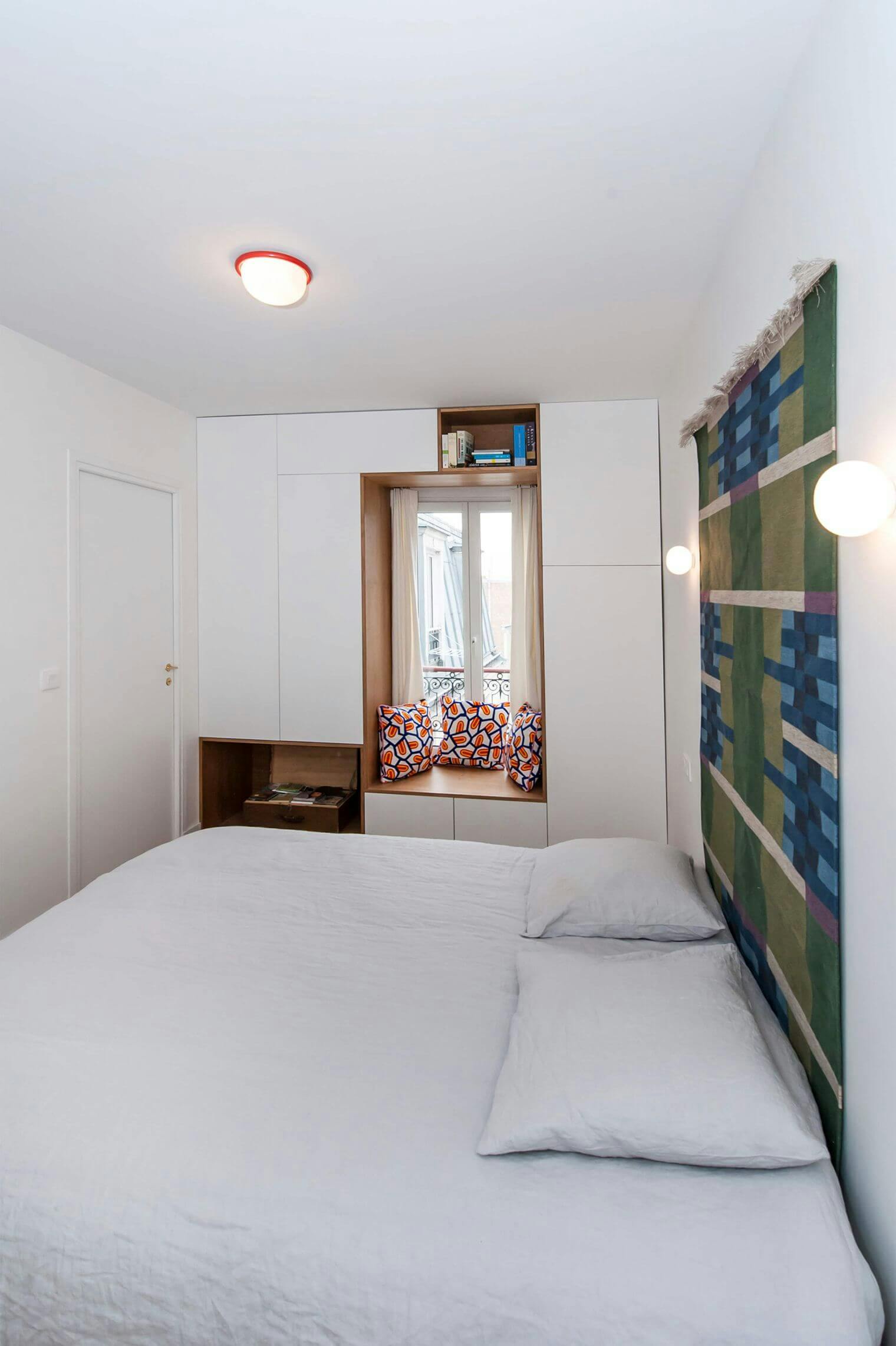 Rangements sur-mesure dans une chambre