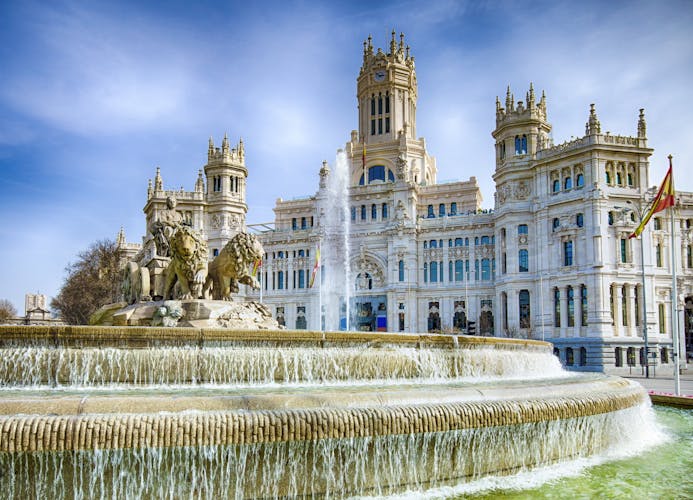 https://images.prismic.io/travel-trade/1eb76650-ab82-44b0-aa7b-5376a7cf0cf4_istock-madrid_1500.jpeg?auto=compress%2Cformat&rect=0%2C0%2C1500%2C1082&w=693&h=500