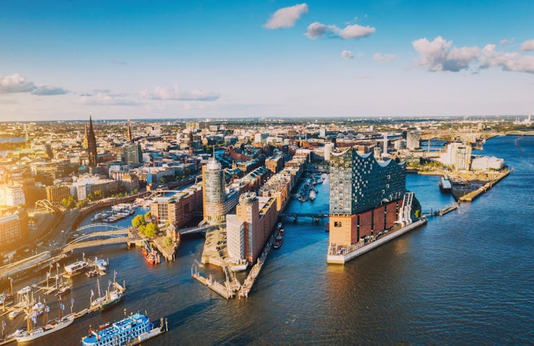 https://images.prismic.io/travel-trade/4a9089c5-f74f-4727-b17d-47789ef11f59_Hamburg.jpg?auto=compress%2Cformat&rect=0%2C0%2C1500%2C974&w=770&h=500