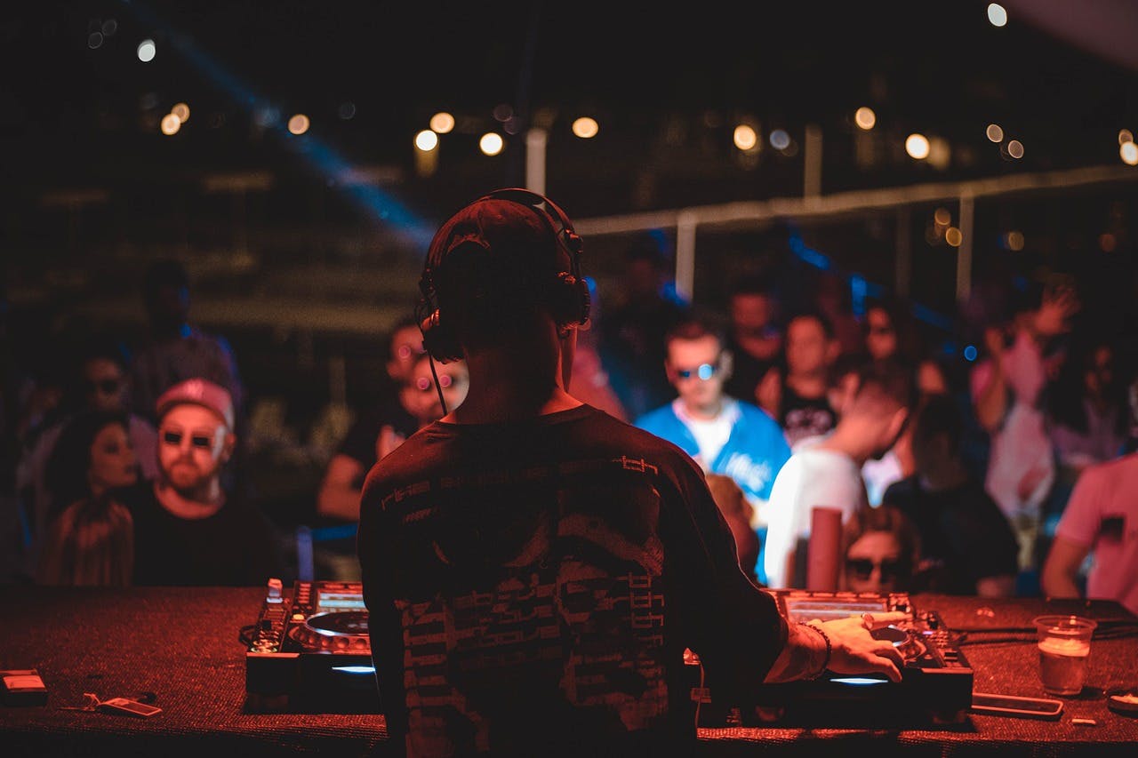 Enjoying Beach Club Parties & Nightlife