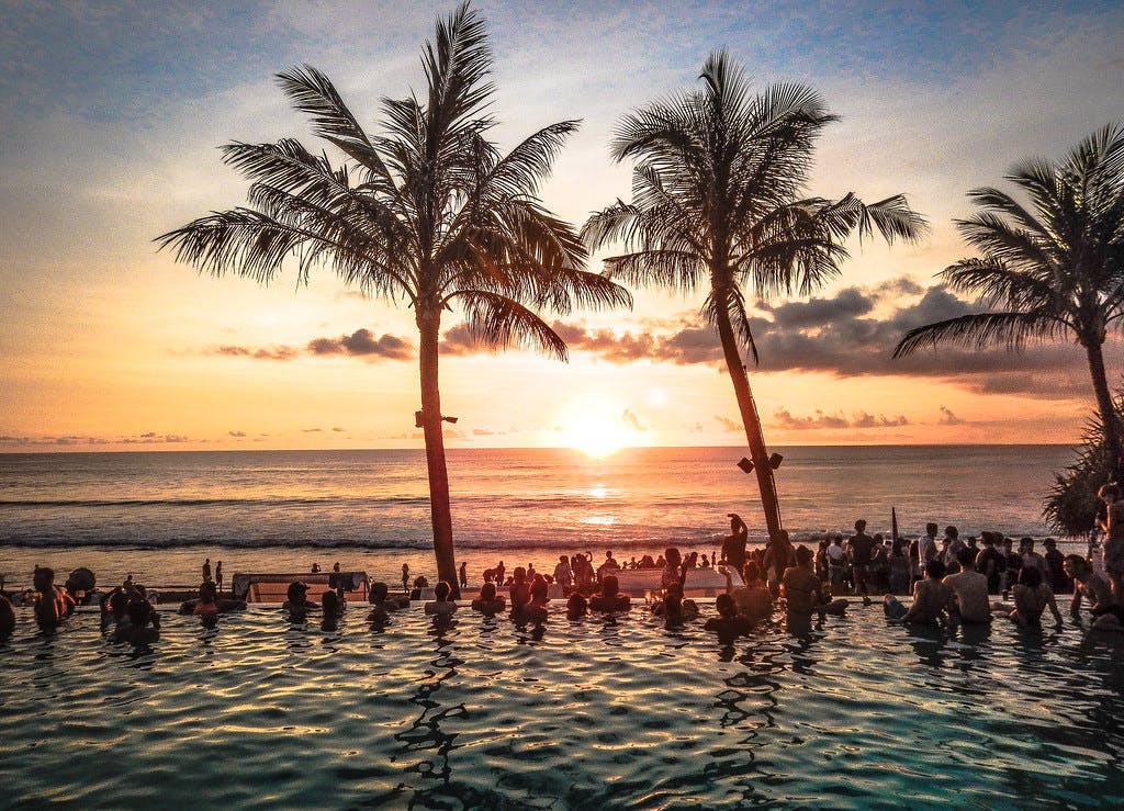 Where to Eat: Top Beachfront Cafes and Restaurants